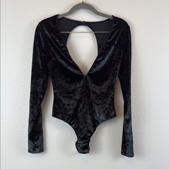 Victoria's Secret Black Fitted Cut Out Velvet Bodysuit Size XS/S - Picture 1 of 5